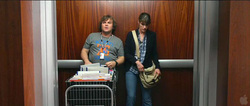 Lemuel Gulliver  (Jack Black) shares a moment in the elevator with newspaper editor Darcy Silverman (Amanda Peet)